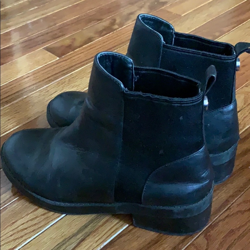 Steve Madden Chelsea booties